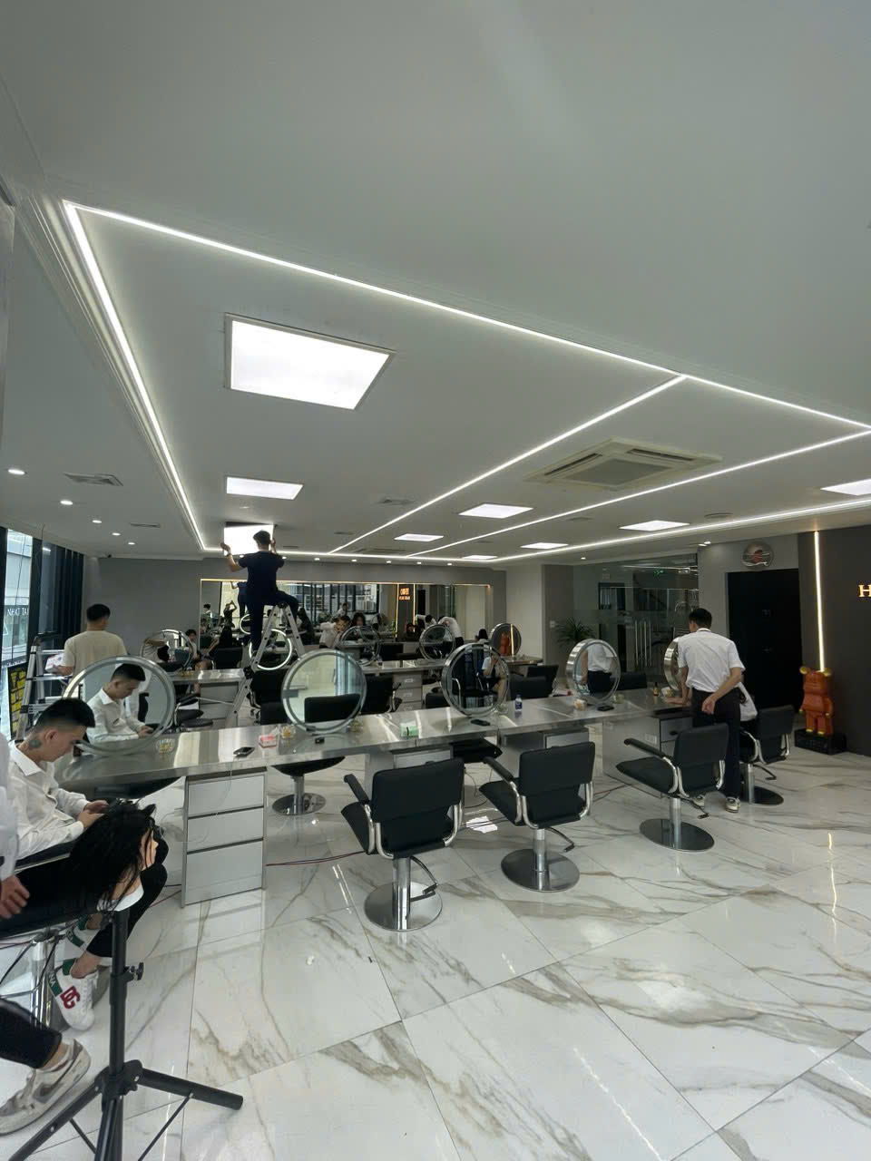 Trần thấp: xử lý ánh sáng & thiết kế cho đỡ bí