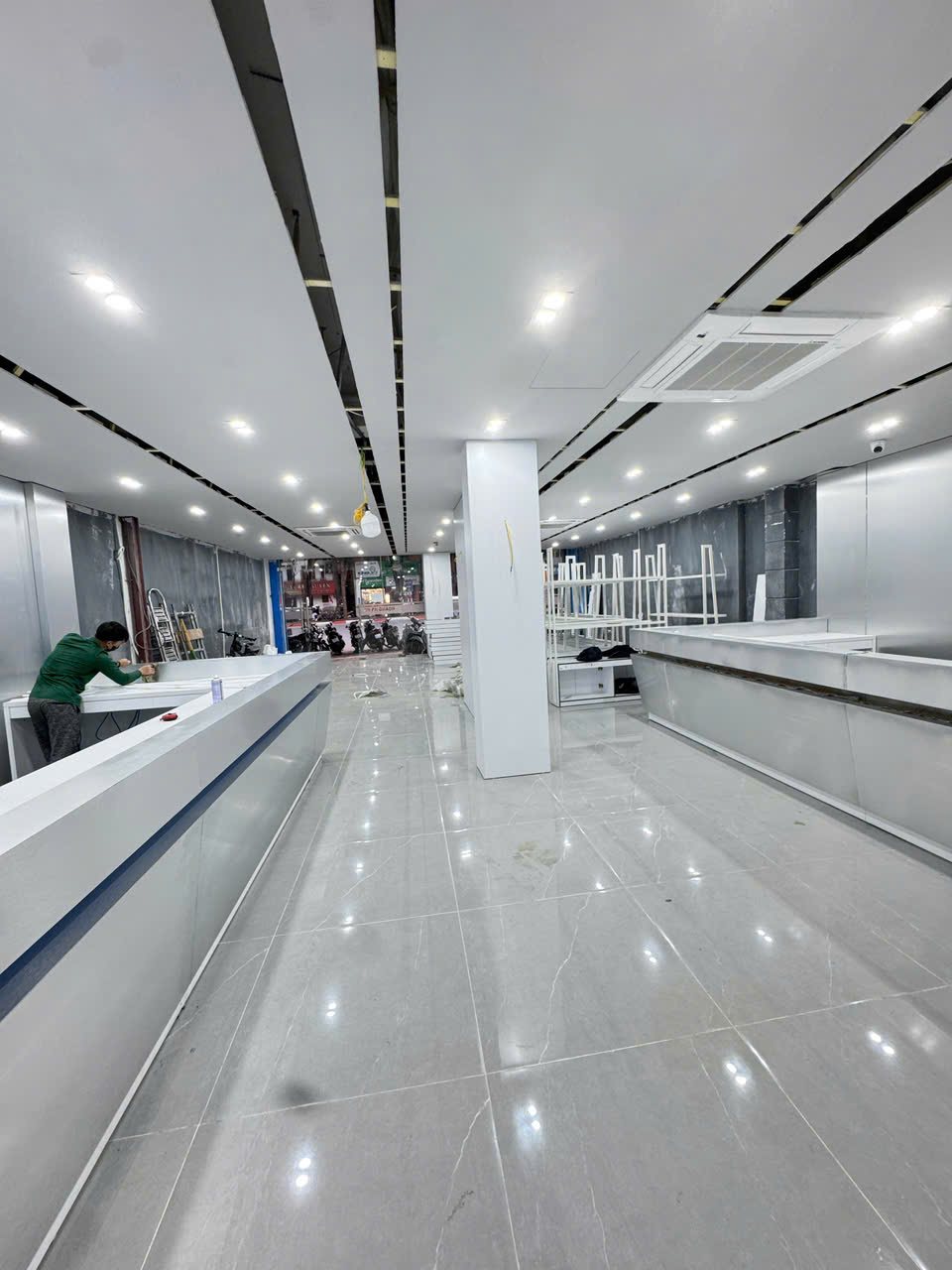 Đơn vị thi công showroom uy tín tại Trung Hòa 2026