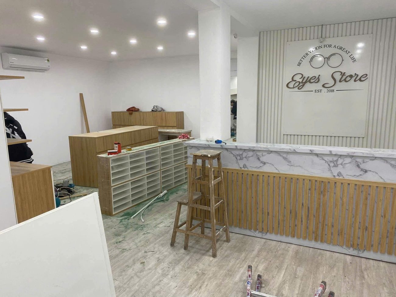 Đơn vị thi công showroom uy tín tại Việt Hưng 2026