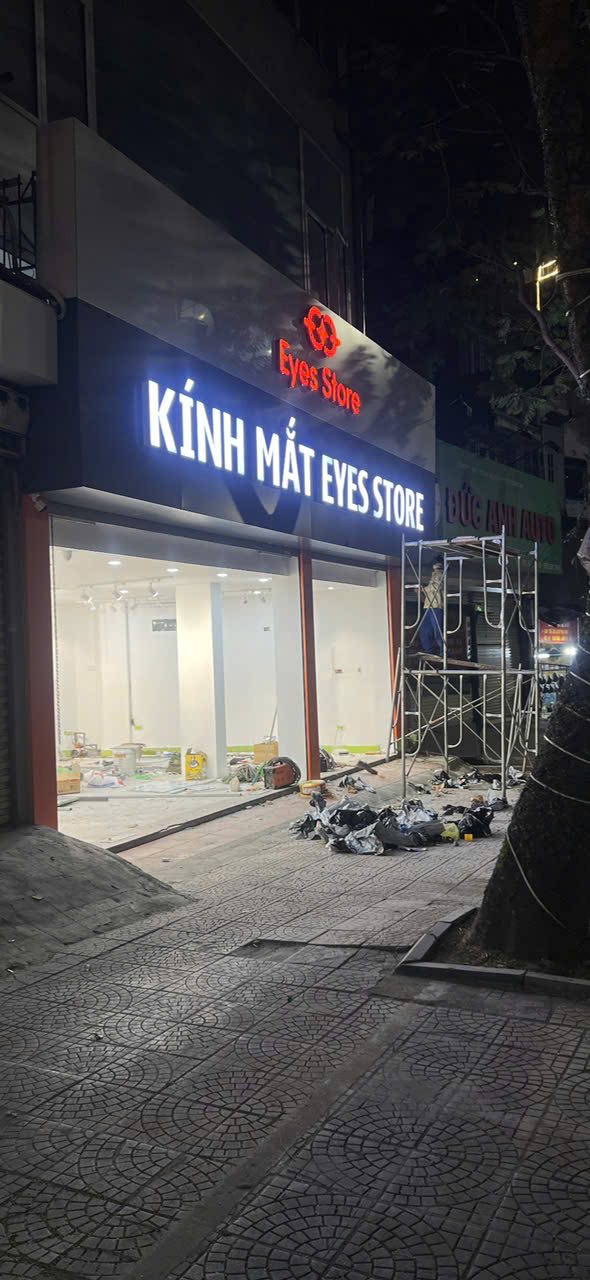 Thiết kế showroom 2026 ở Láng Hạ theo hướng nào?