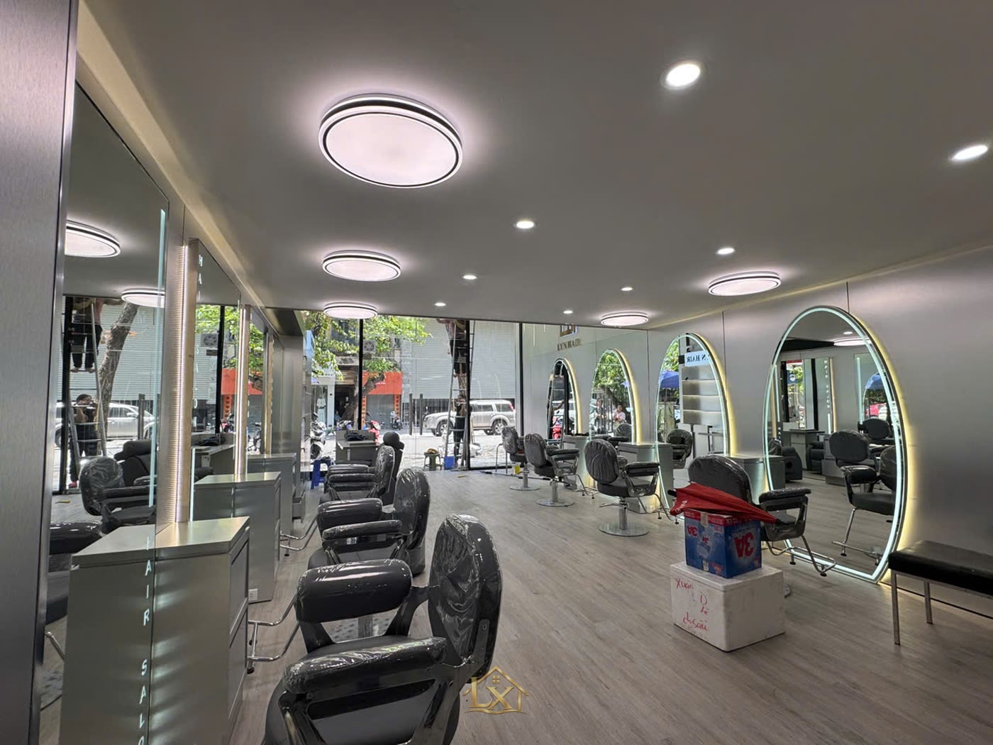 Thi công salon tóc tại Long Biên chọn đơn vị nào uy tín?