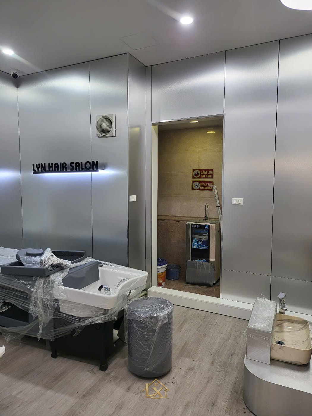 Thi công salon tóc tại Trung Hòa chọn đơn vị nào uy tín?