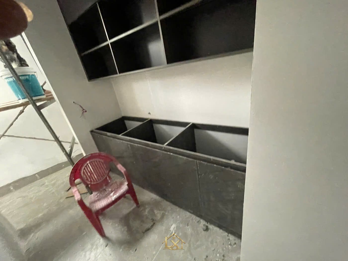 Ánh sáng salon cho khách selfie đẹp, lên màu chuẩn