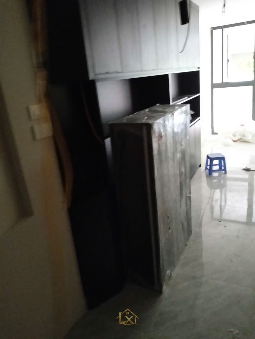 Chọn mặt sàn salon dễ quét tóc, không bám bẩn
