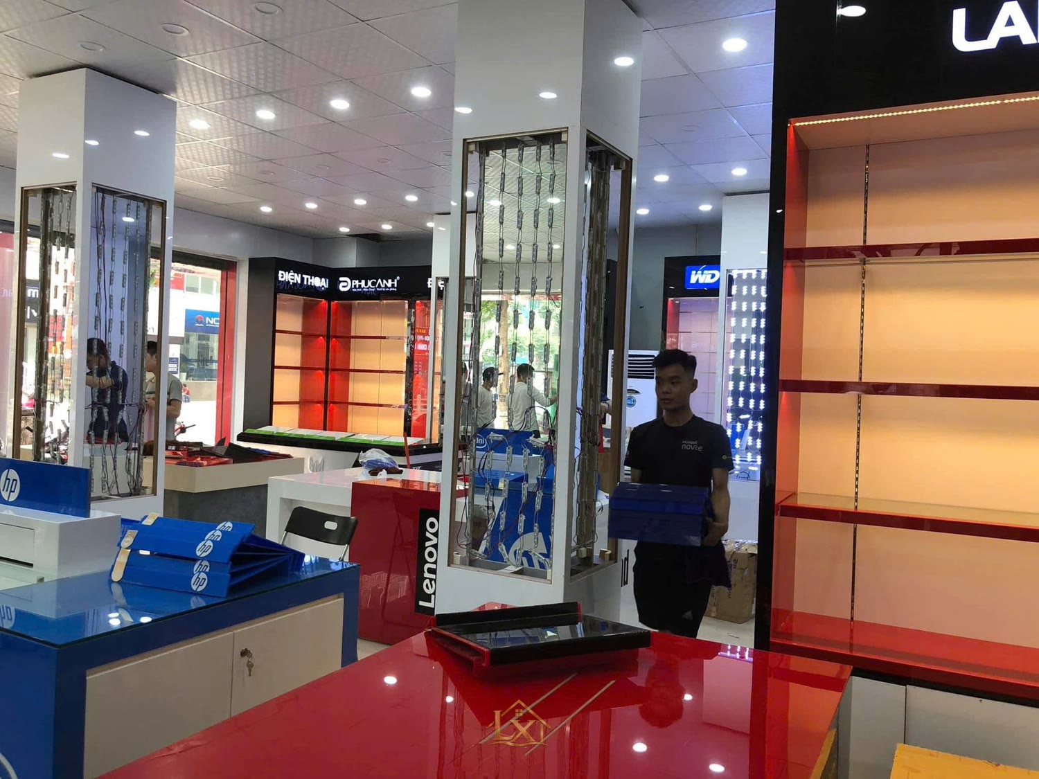Làm Showroom ở Láng Hạ hết bao nhiêu tiền? Bảng giá 2026