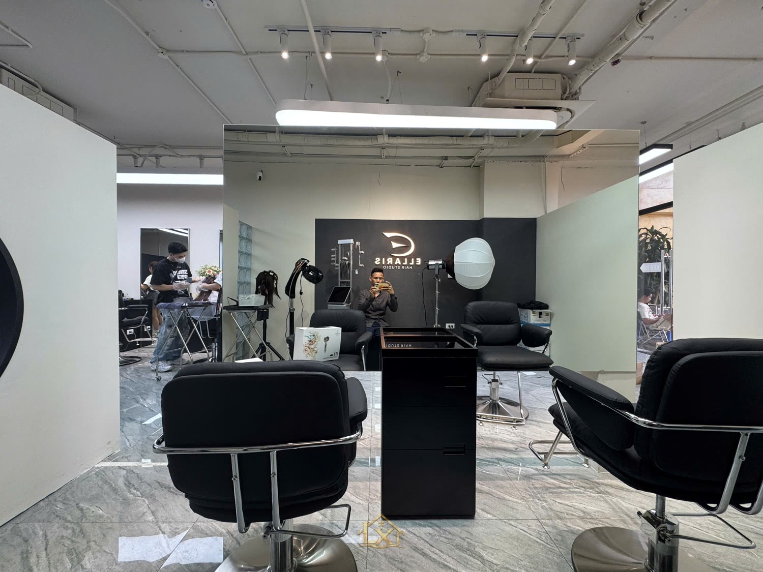 Giấy dán tường salon: đổi diện mạo nhanh, chi phí thấp