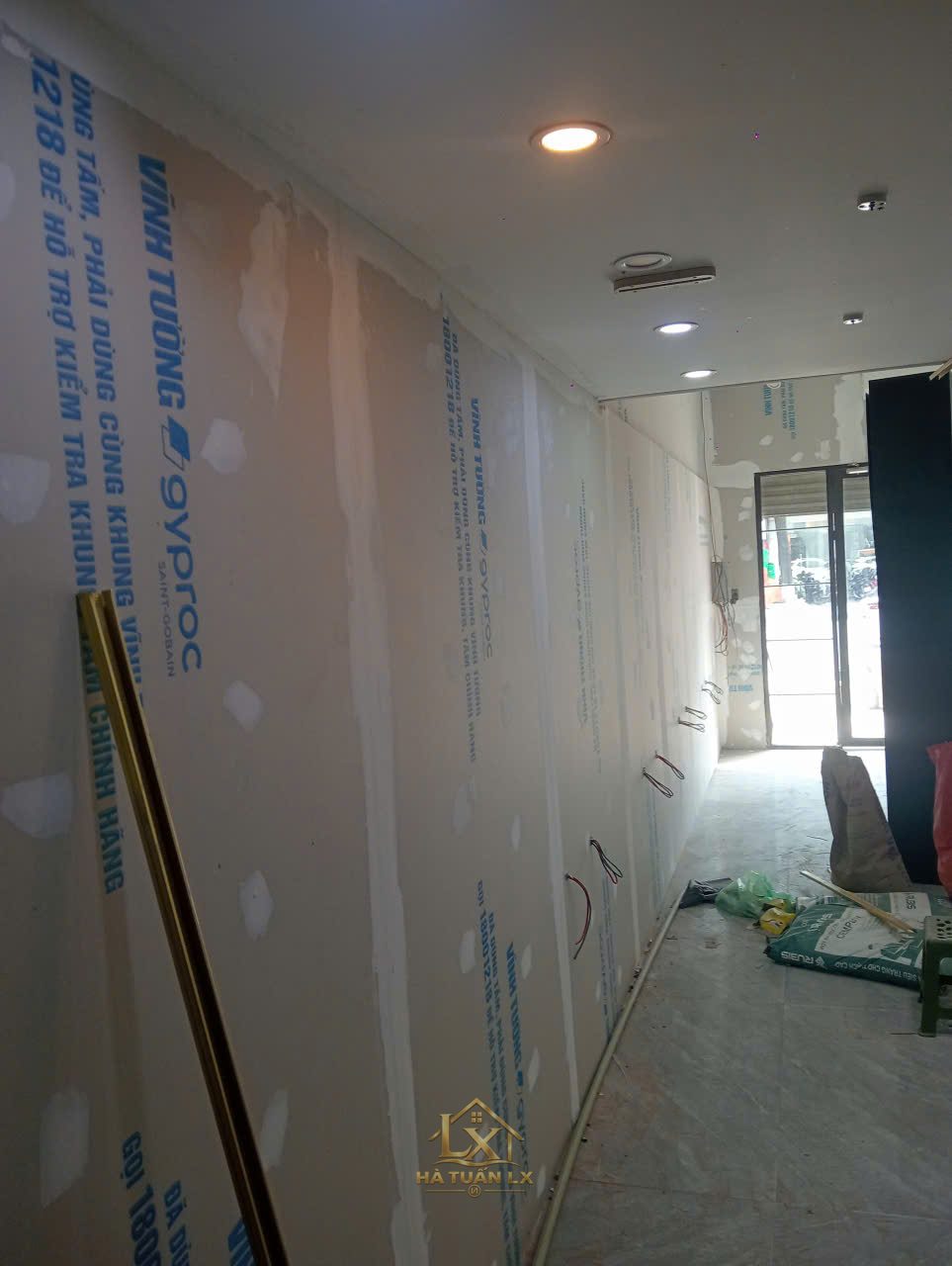 Tủ đựng đồ nghề salon bị ẩm mốc, cong vênh: cách xử lý