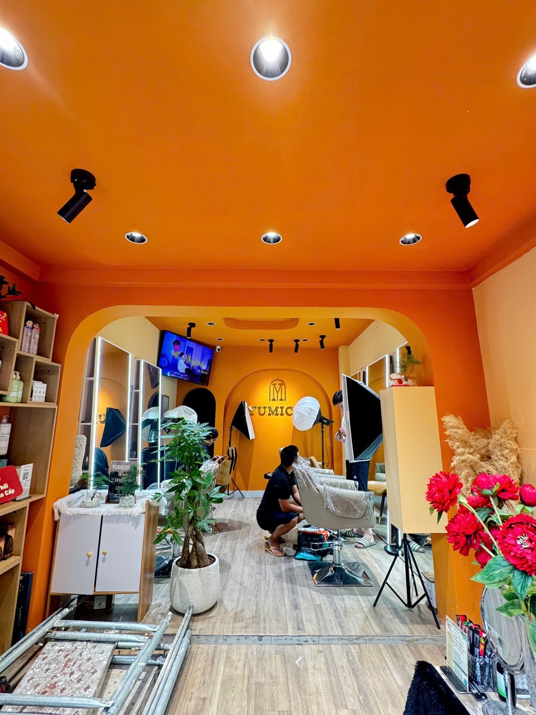 Thi công salon tóc tại Minh Khai chọn đơn vị nào uy tín?