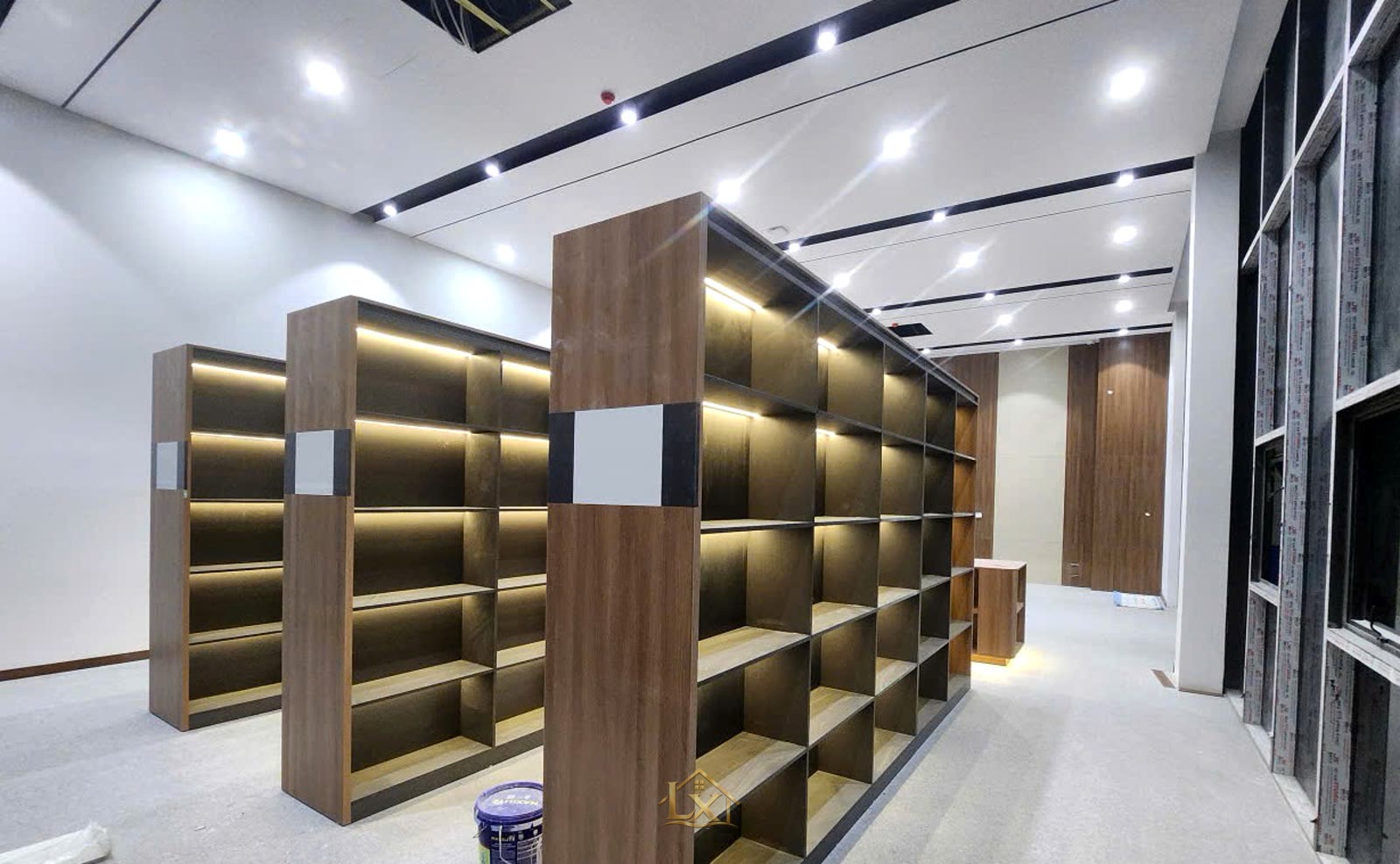 Vách ngăn kính khung nhôm văn phòng: ưu nhược điểm