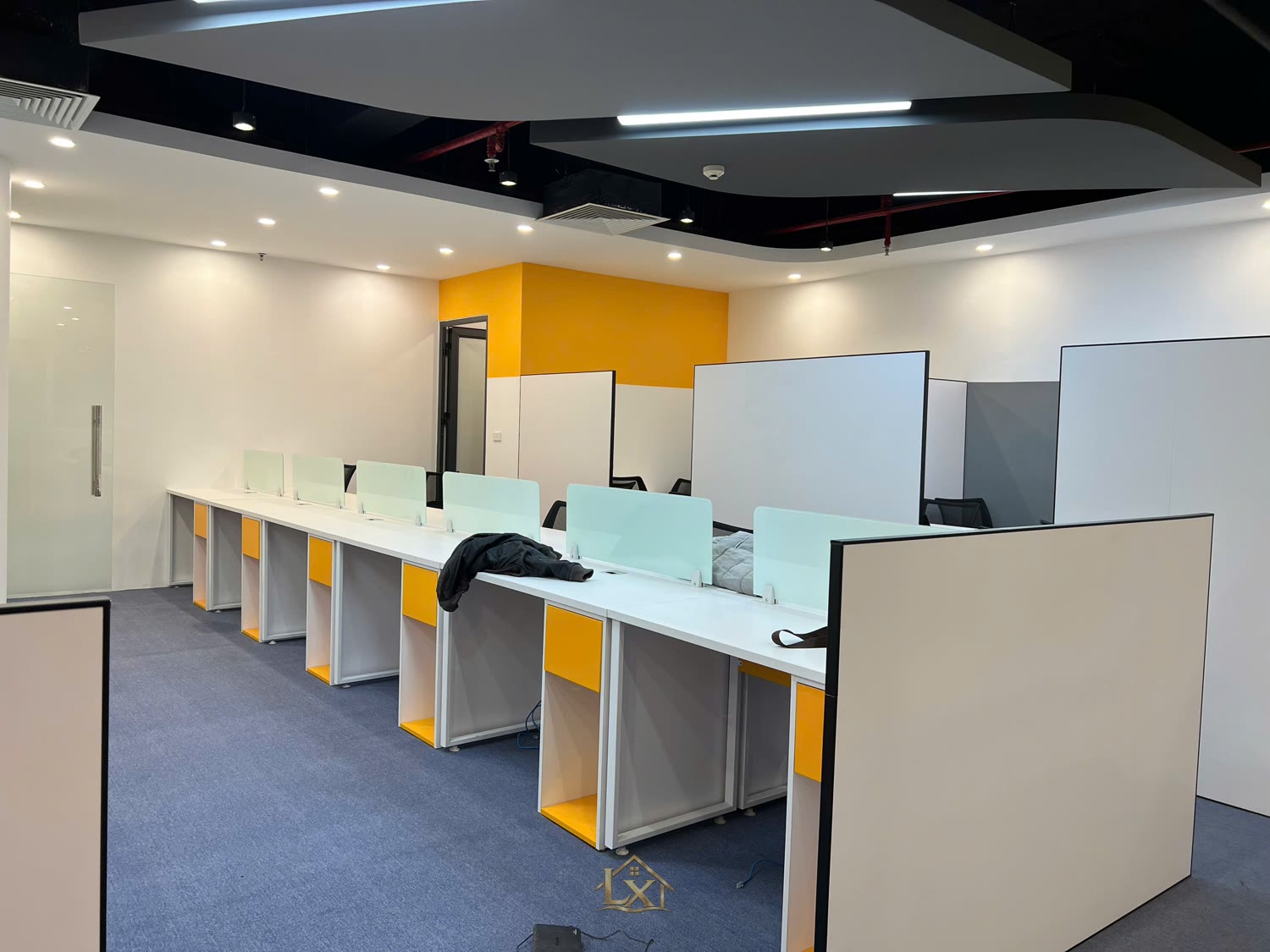 Setup văn phòng 100m² cho 15-20 nhân sự hợp lý