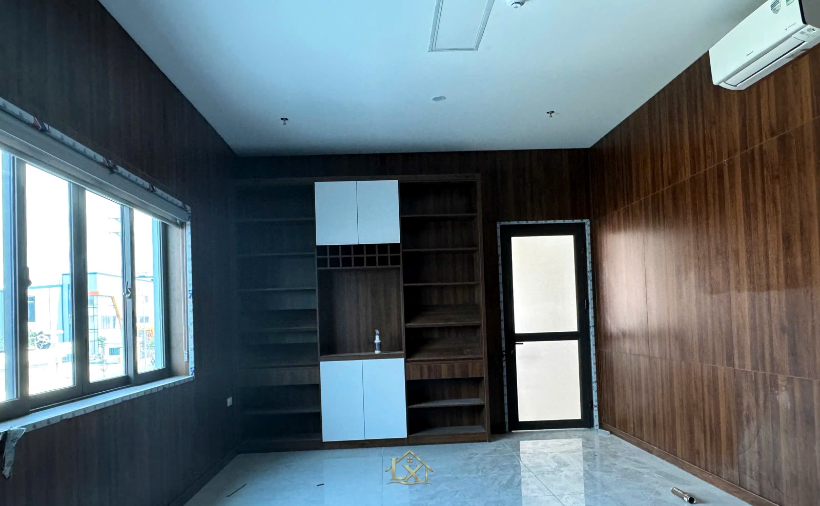 Setup văn phòng 30m² đầy đủ công năng, tiết kiệm