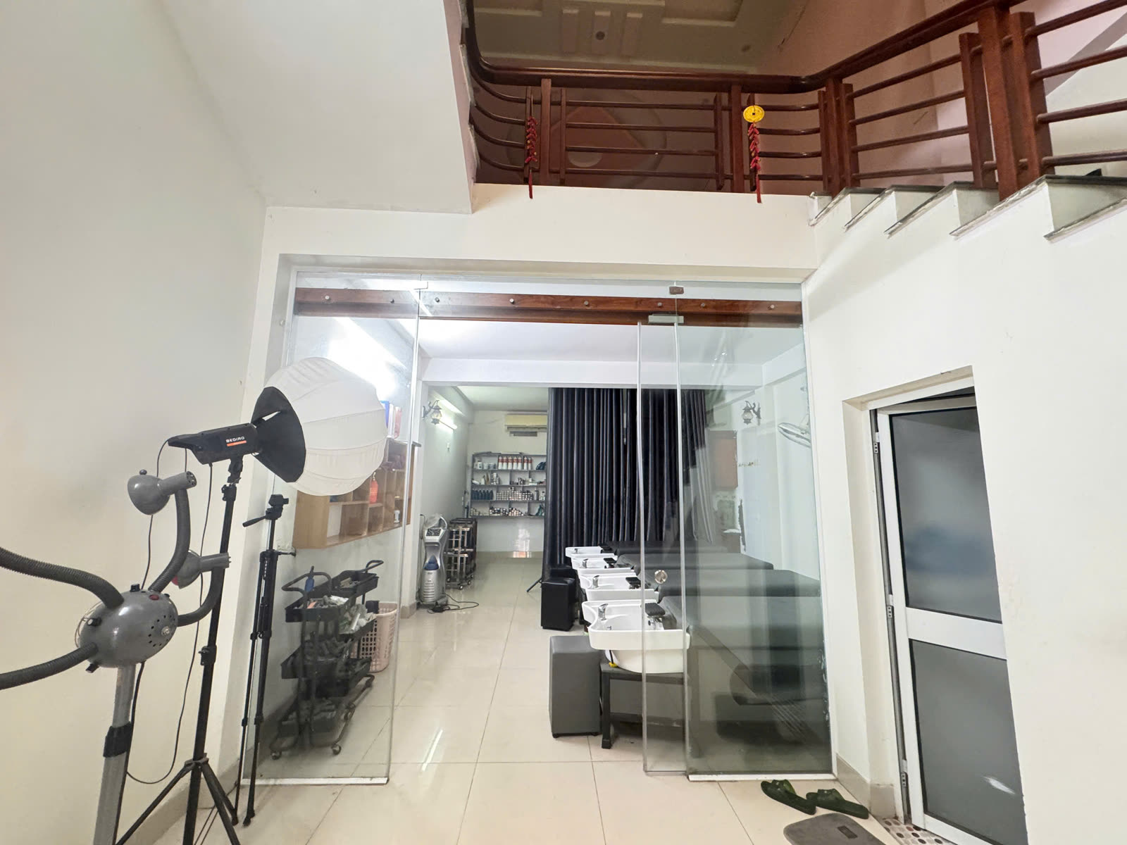 Không gian salon tóc LOC Hair Studio hiện đại tại Việt Trì