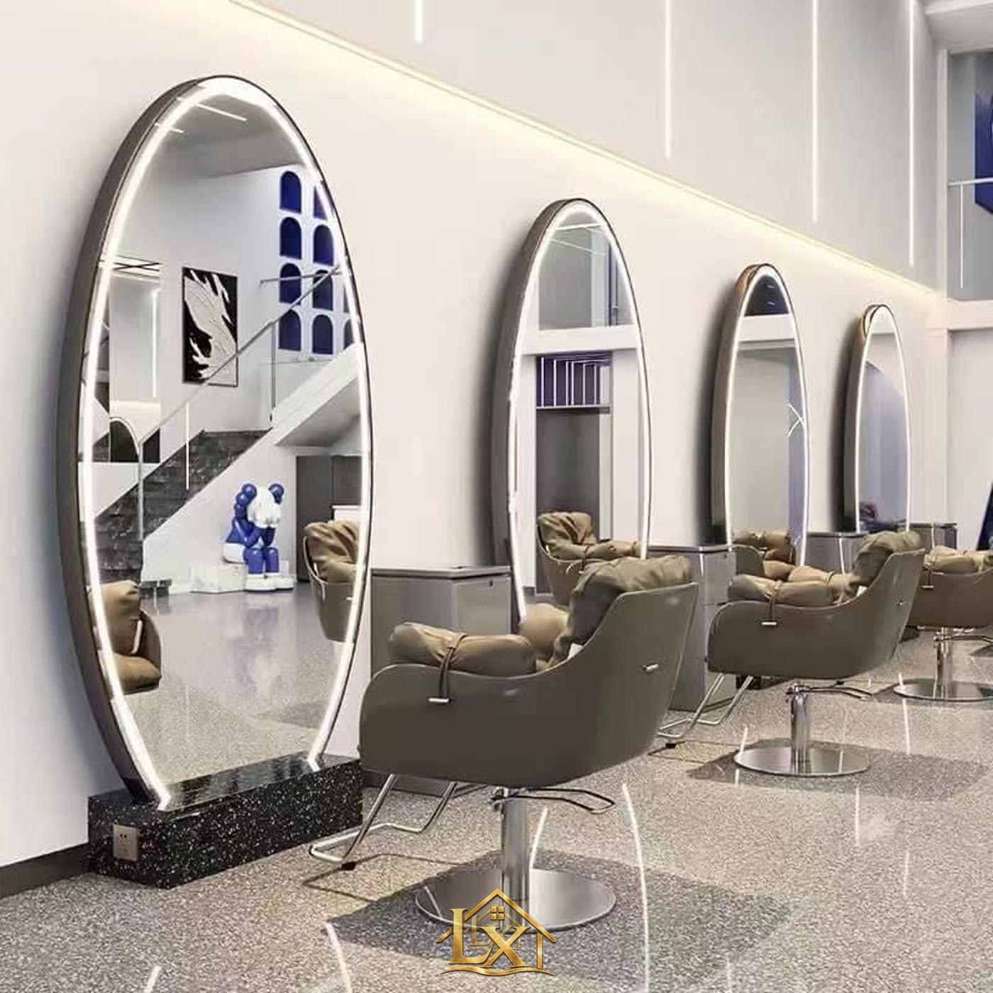 Đặt gương lớn nới rộng không gian salon sao cho đúng