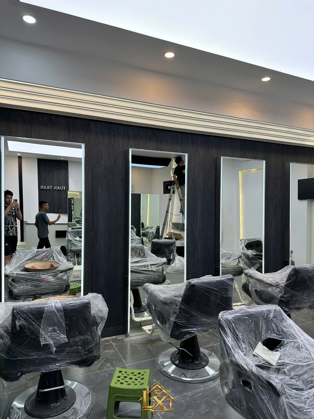 Ánh sáng đẹp để livestream, quay video bán hàng tại salon
