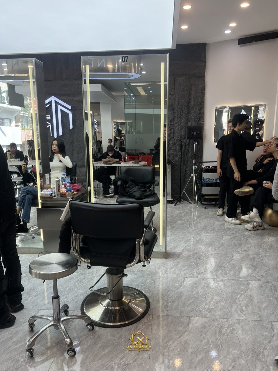Mẫu gương salon thực tế do Nội Thất Hà Tuấn LX thi công 82 - Nội Thất Hà Tuấn LX