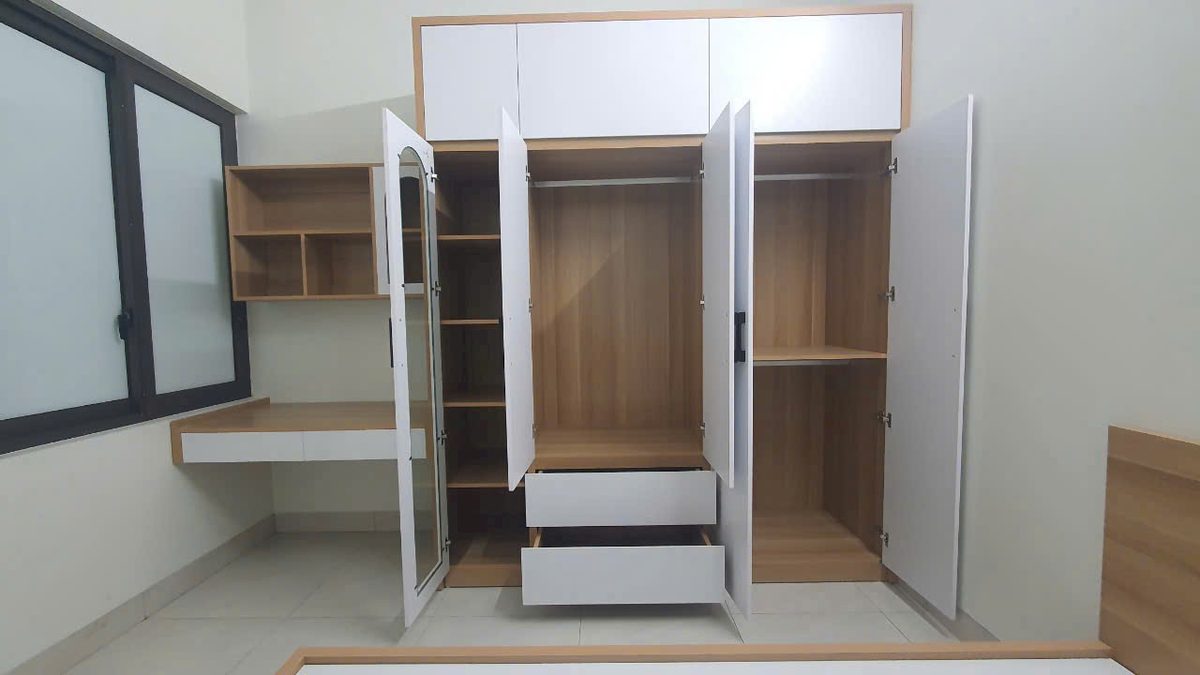 Tủ quần áo mở cánh lộ hệ ngăn kệ và ngăn kéo bên trong tiện dụng - Nội Thất Hà Tuấn LX